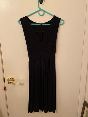 Spense Black Midi V-Neck Dress